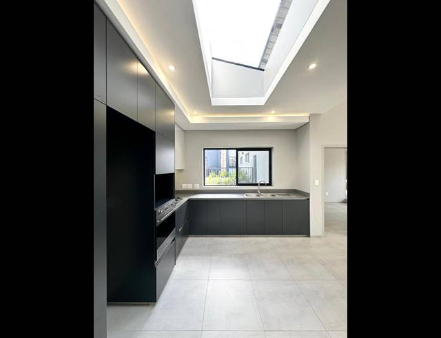 2 BEDROOM APARTMENT FOR SALE IN MENLO PARK